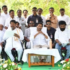  YS Jagan Pays Tribute To YSR At YSR Ghat Albums