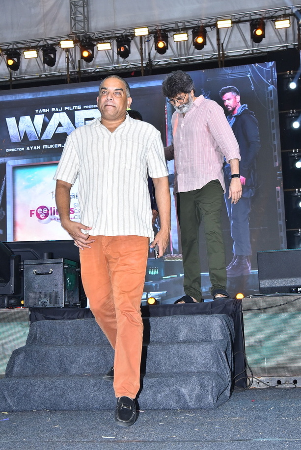 Jr NTR and Hrithik Roshan's War 2 Pre-Release Event Photos3
