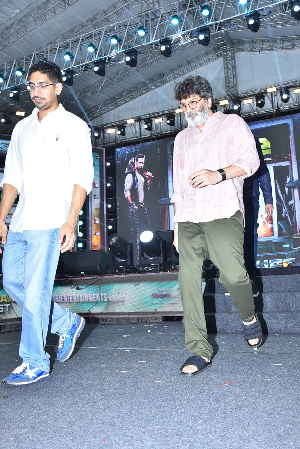 Jr NTR and Hrithik Roshan's War 2 Pre-Release Event Photos4
