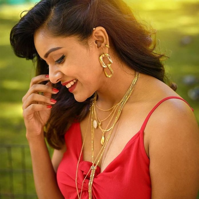 Vithika-Sheru-4