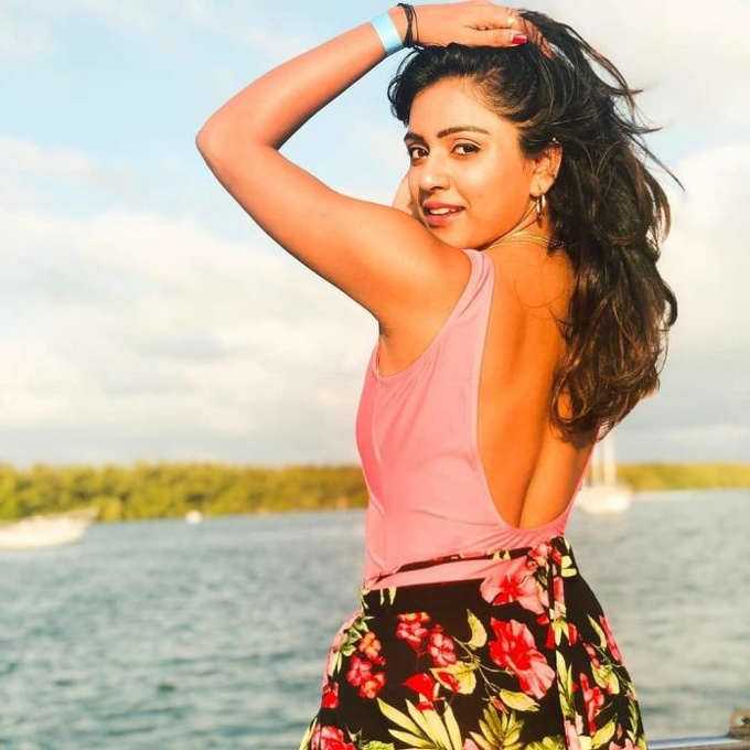 Vithika-Sheru-5