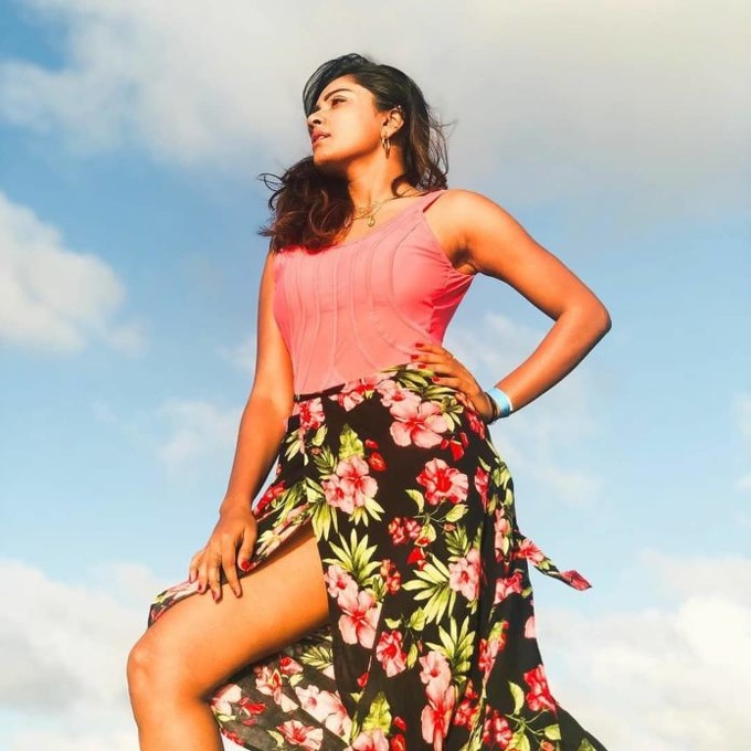 Vithika-Sheru-7