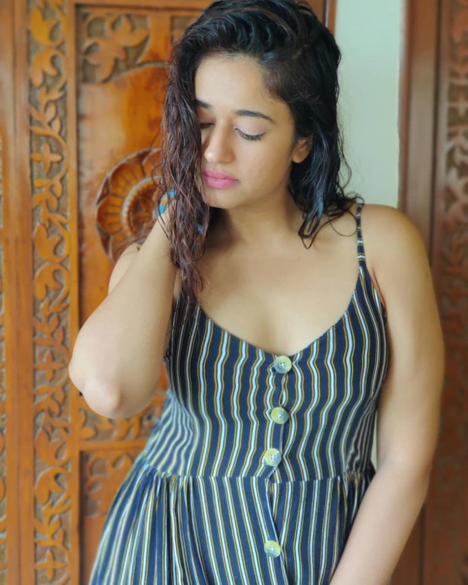 poonam-bajwa-3
