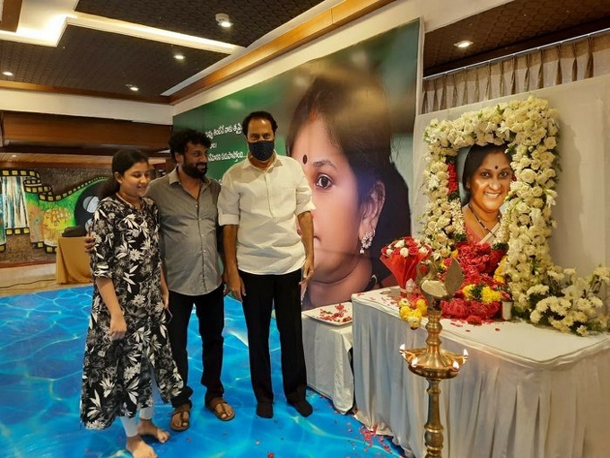 Uttej Wife Padma Condolence Meet (8)1633000654