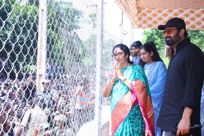 Prabhas at Mogalthuru Albums1