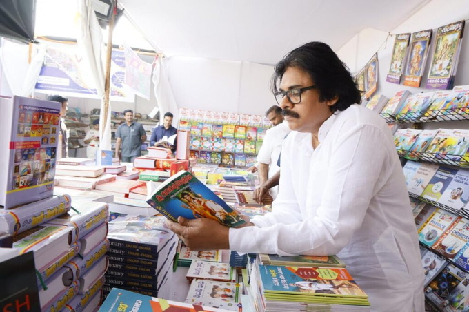 Pawan-Kalyan-Buying-Books8-1024x682