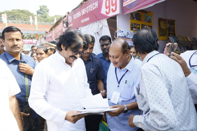 Pawan-Kalyan-Buying-Books9-1024x682