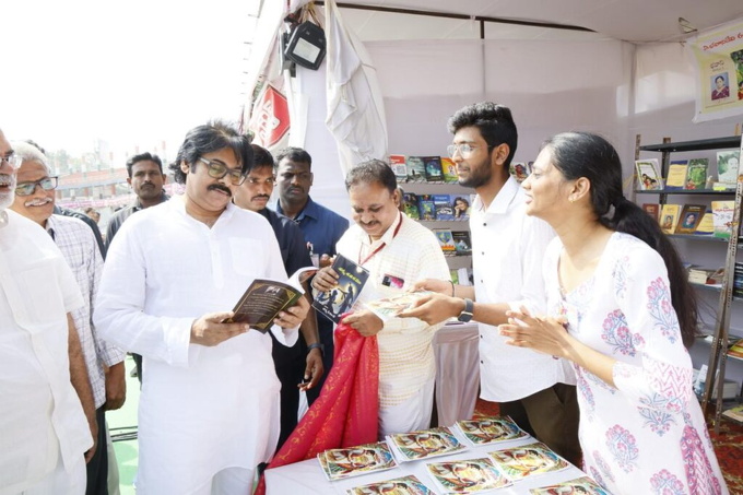 Pawan-Kalyan-Buying-Books14-1024x682