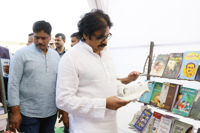 Pawan-Kalyan-Buying-Books20-1024x682
