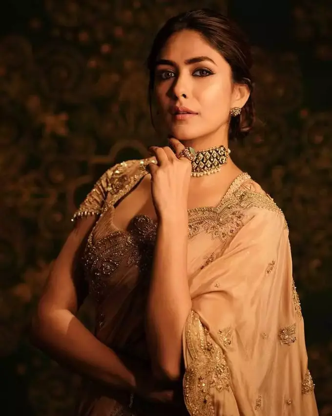 Mrunal Thakur4
