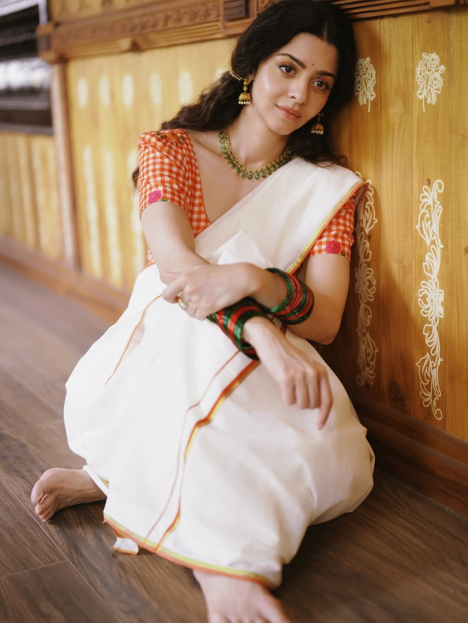 Vedhika6.webp