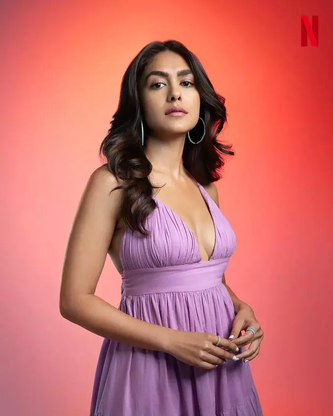 Mrunal Thakur9