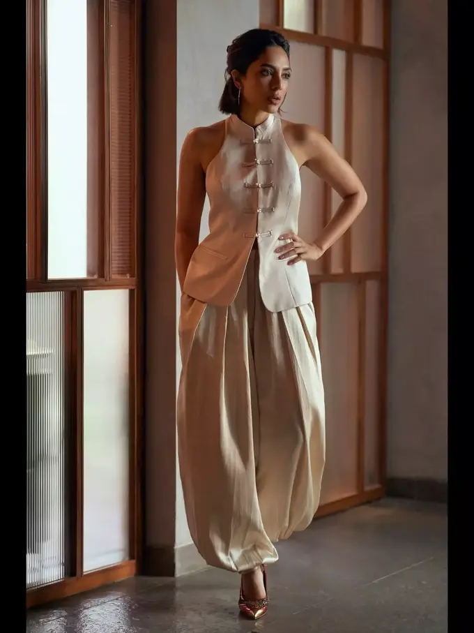 Sobhita Dhulipala5