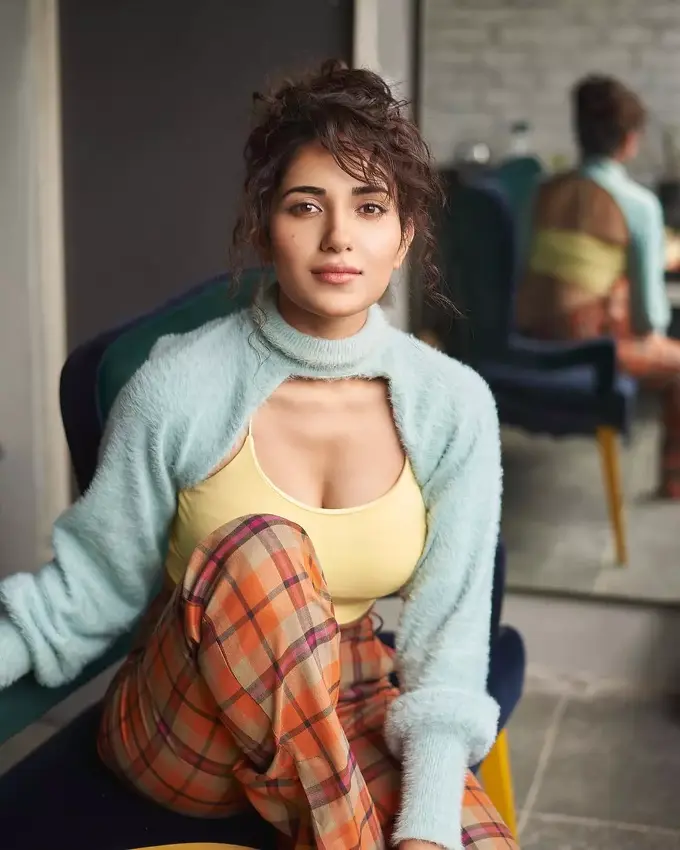 Ruhani Sharma6