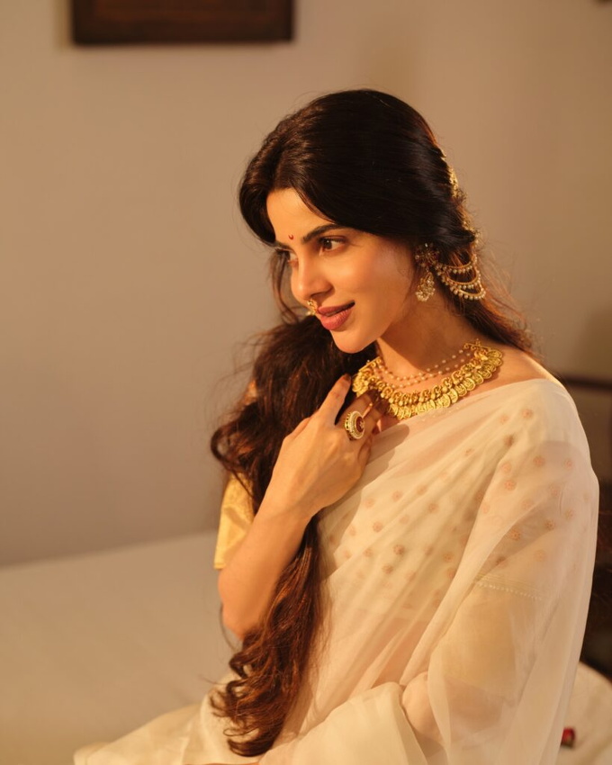 Divya Bharathi 1