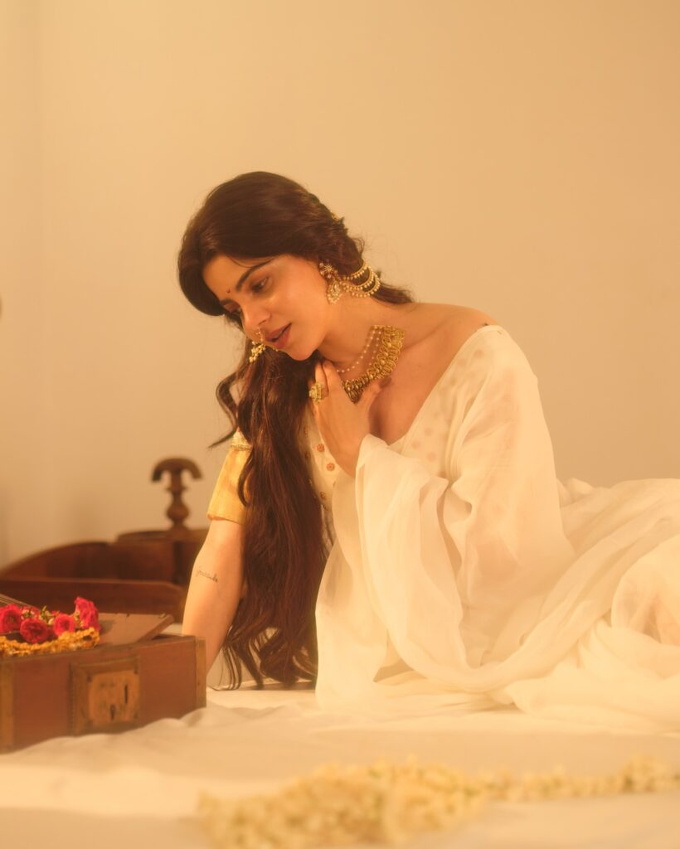 Divya Bharathi 2