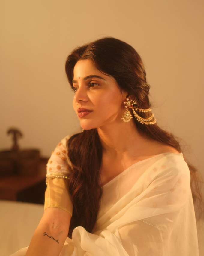 Divya Bharathi 4