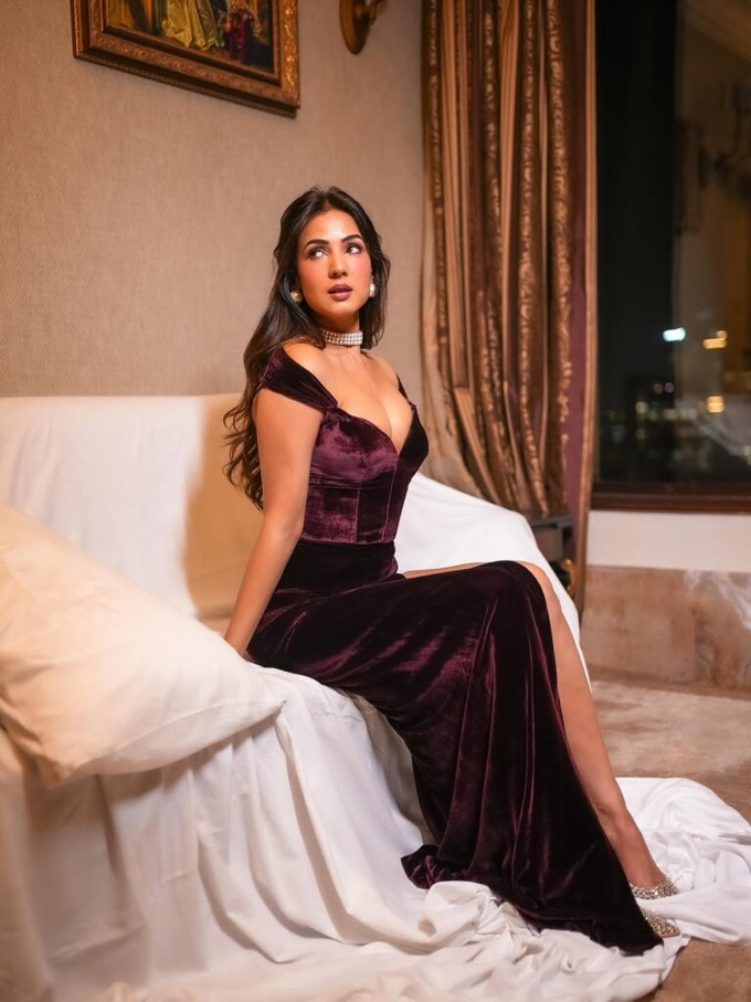 Sonal Chauhan4.jpg